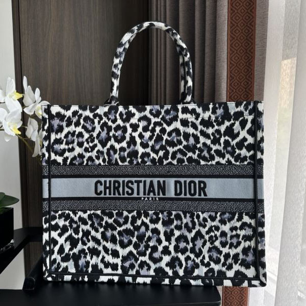 Christian Dior Shopping Bags